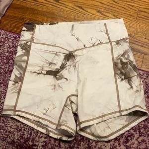 Balance Athletica OG short Sea Salt tie dye medium